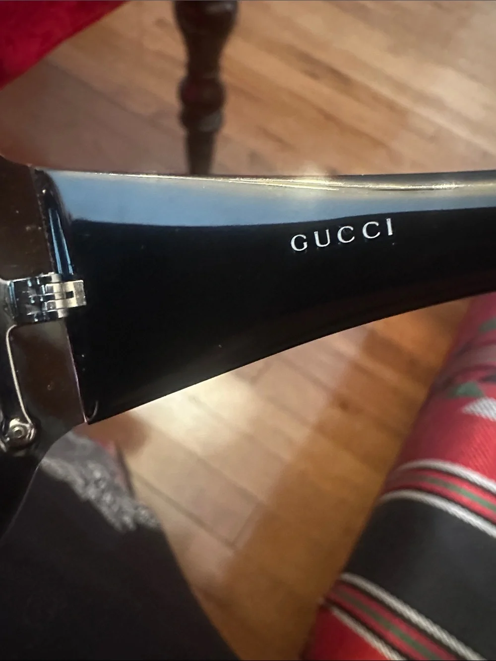 Beautiful Brand New Gucci Women's Wraparound Shield Sunglasses w/ case & cloth
